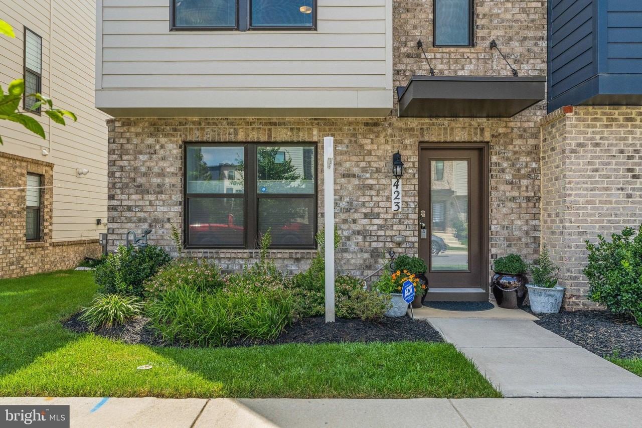 423 Carroll Walk Ave - Photo 2 of 50