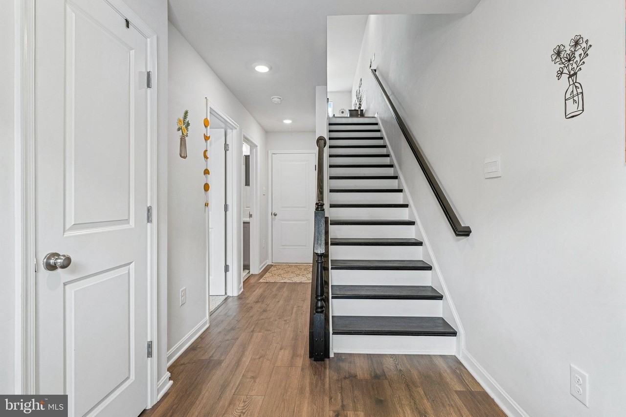 423 Carroll Walk Ave - Photo 3 of 50