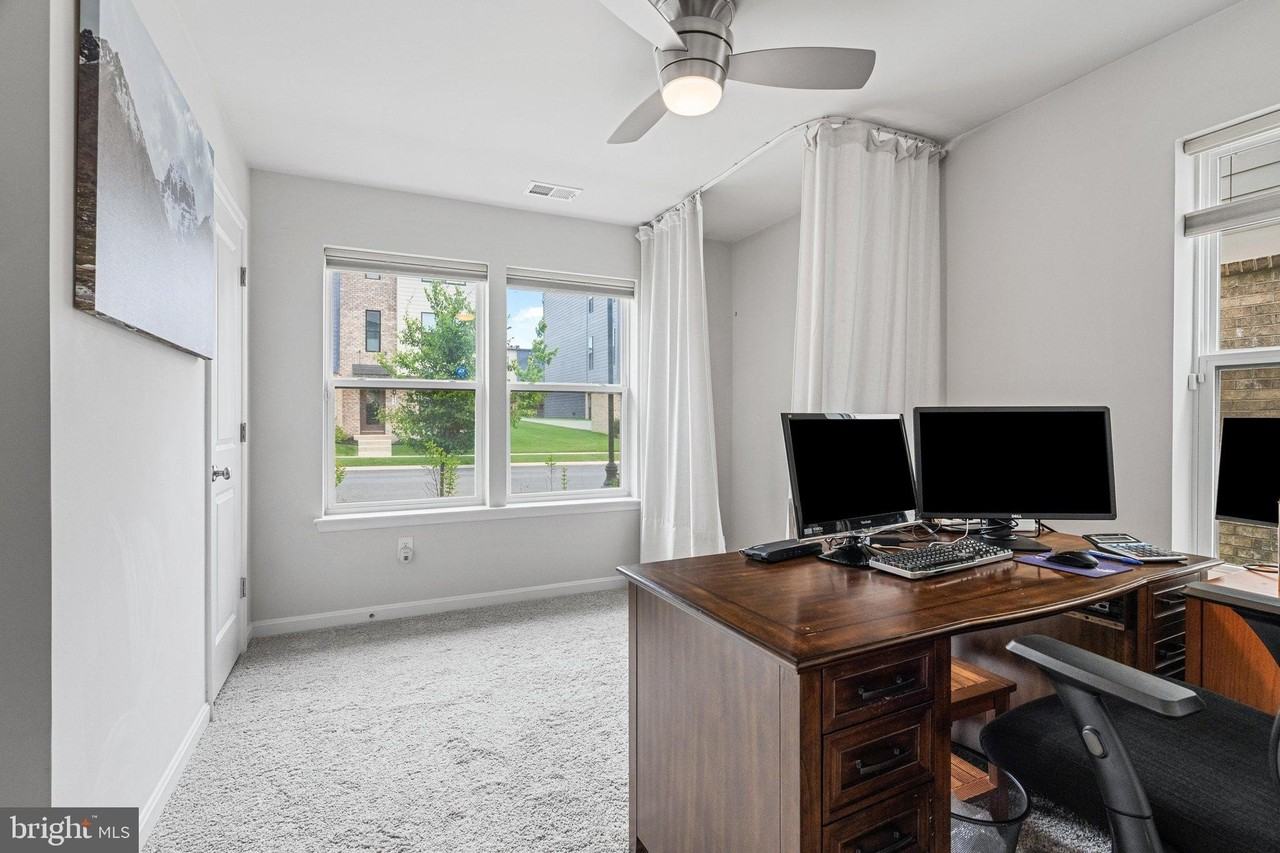 423 Carroll Walk Ave - Photo 5 of 50