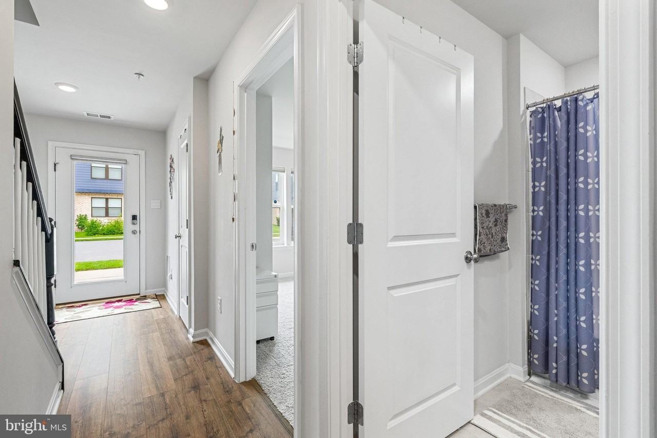 423 Carroll Walk Ave - Photo 7 of 50