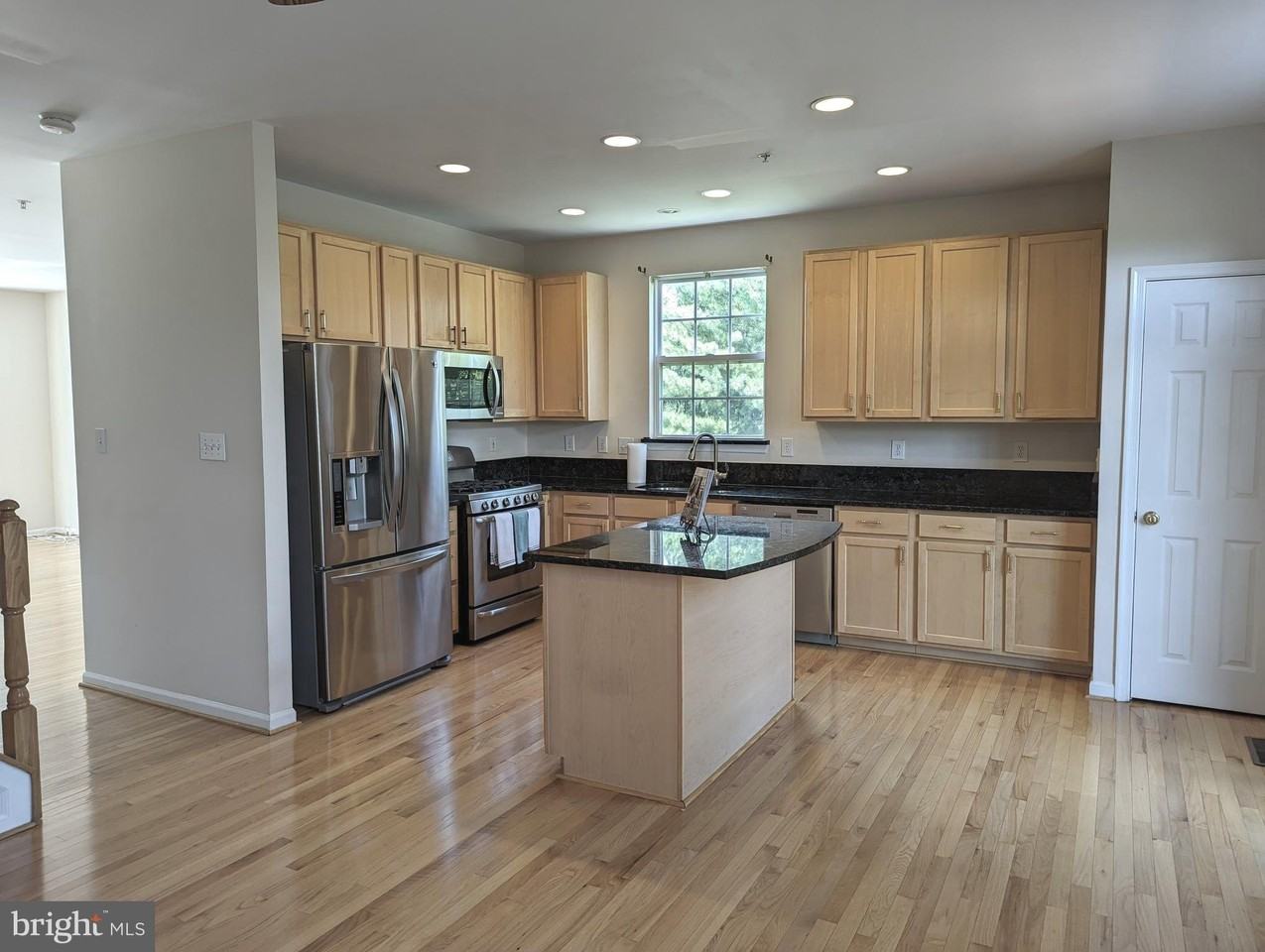 8710 Stonehouse Dr - Photo 5 of 7