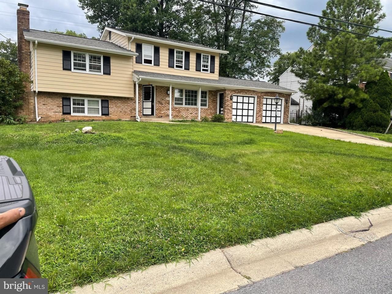 1211 Morningside Dr - Photo 2 of 3