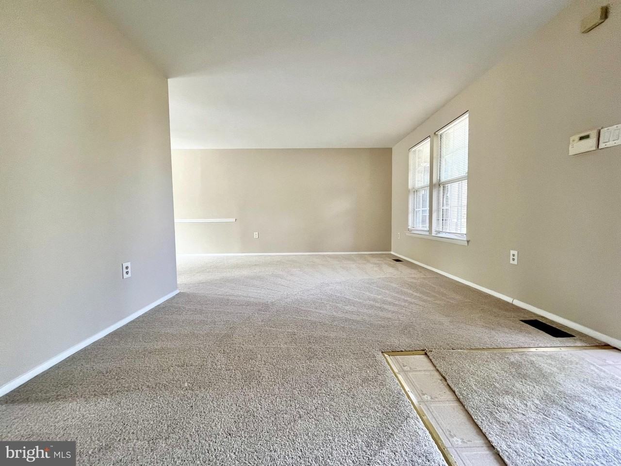 15705 Anamosa Dr - Photo 2 of 30