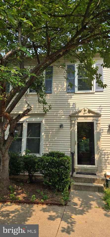 707 Curry Ford Ln