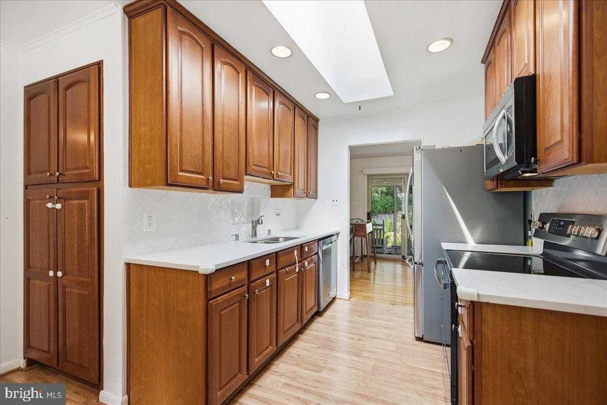16300 Dahl Rd - Photo 4 of 18
