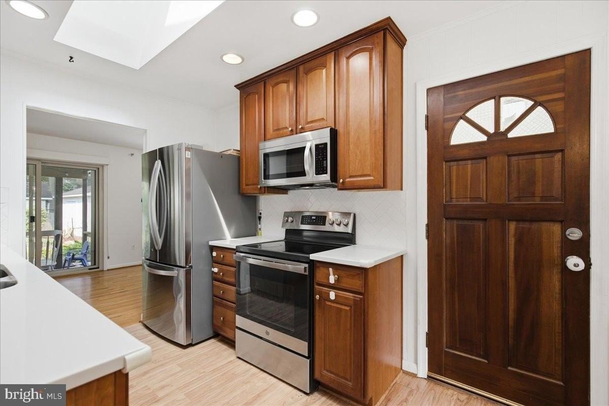 16300 Dahl Rd - Photo 5 of 18