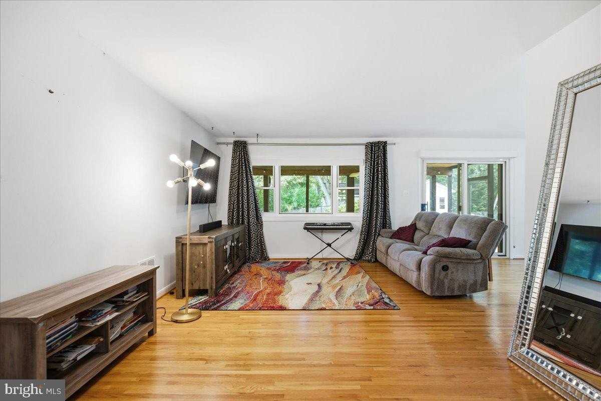 16300 Dahl Rd - Photo 7 of 18