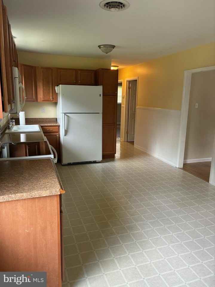 13910 Countryside Dr - Photo 4 of 12