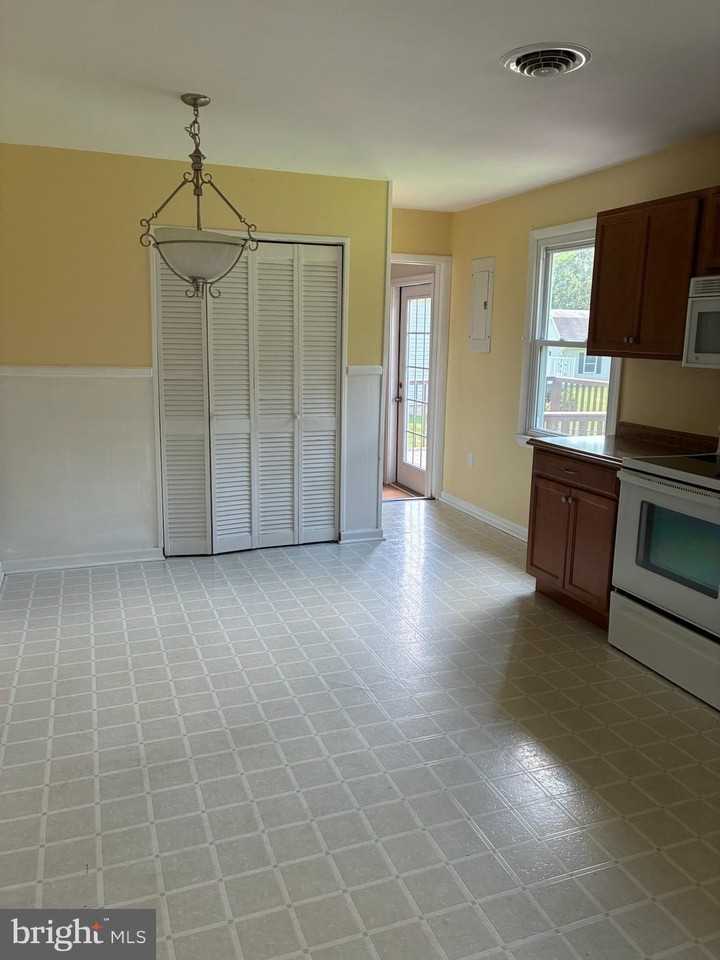13910 Countryside Dr - Photo 5 of 12