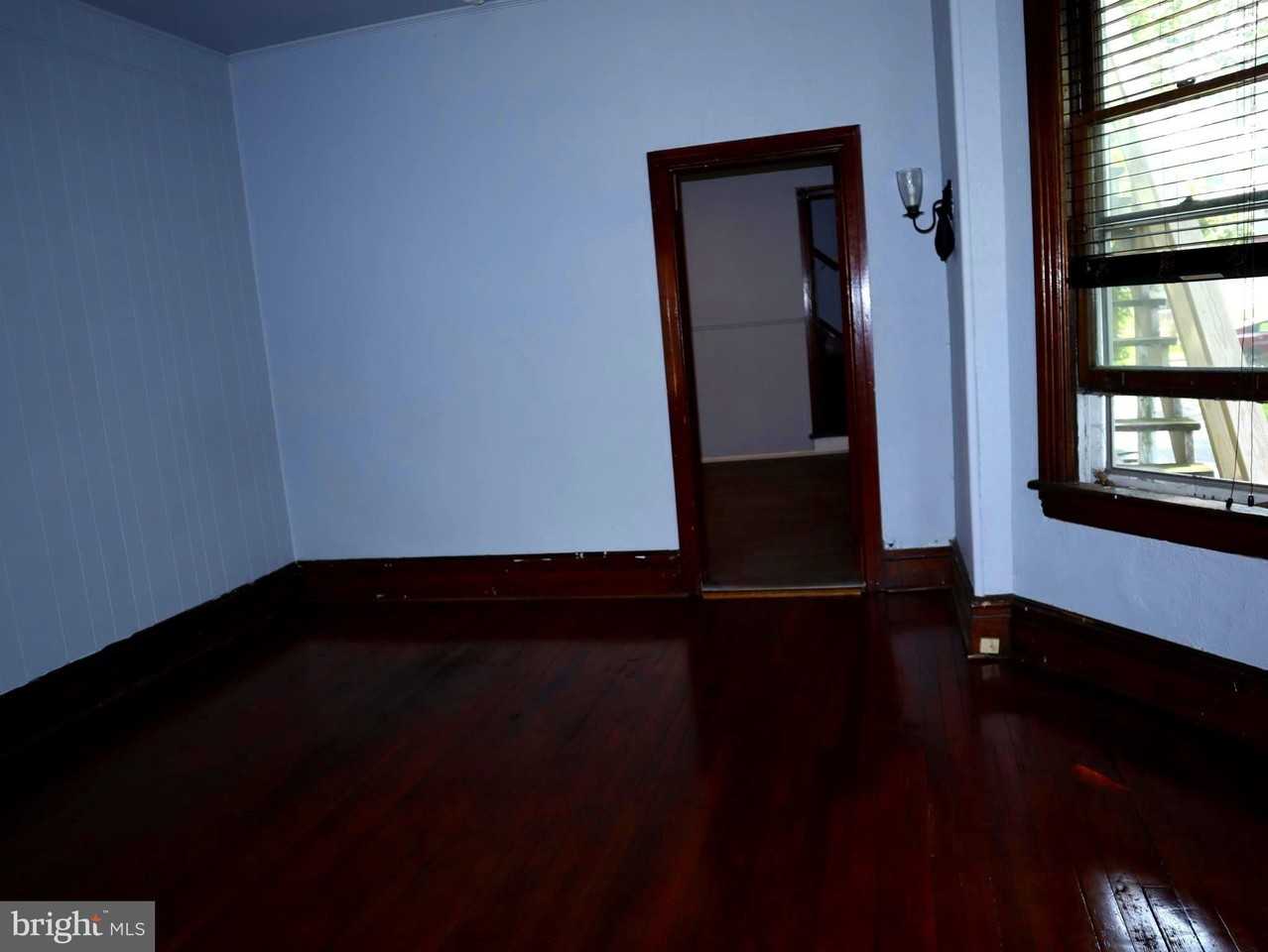208 Linden Ave #B - Photo 3 of 7
