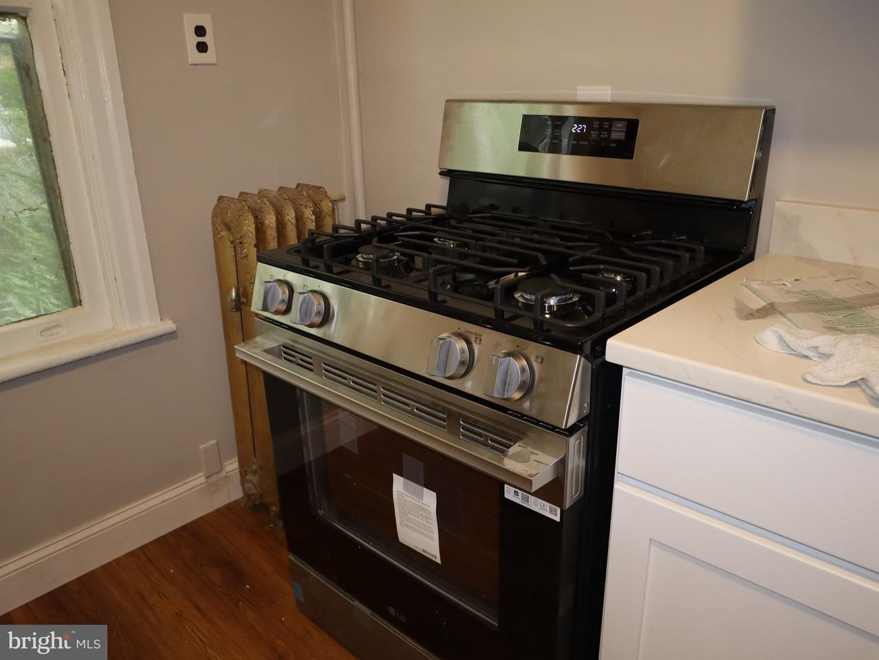 208 Linden Ave #C - Photo 5 of 10