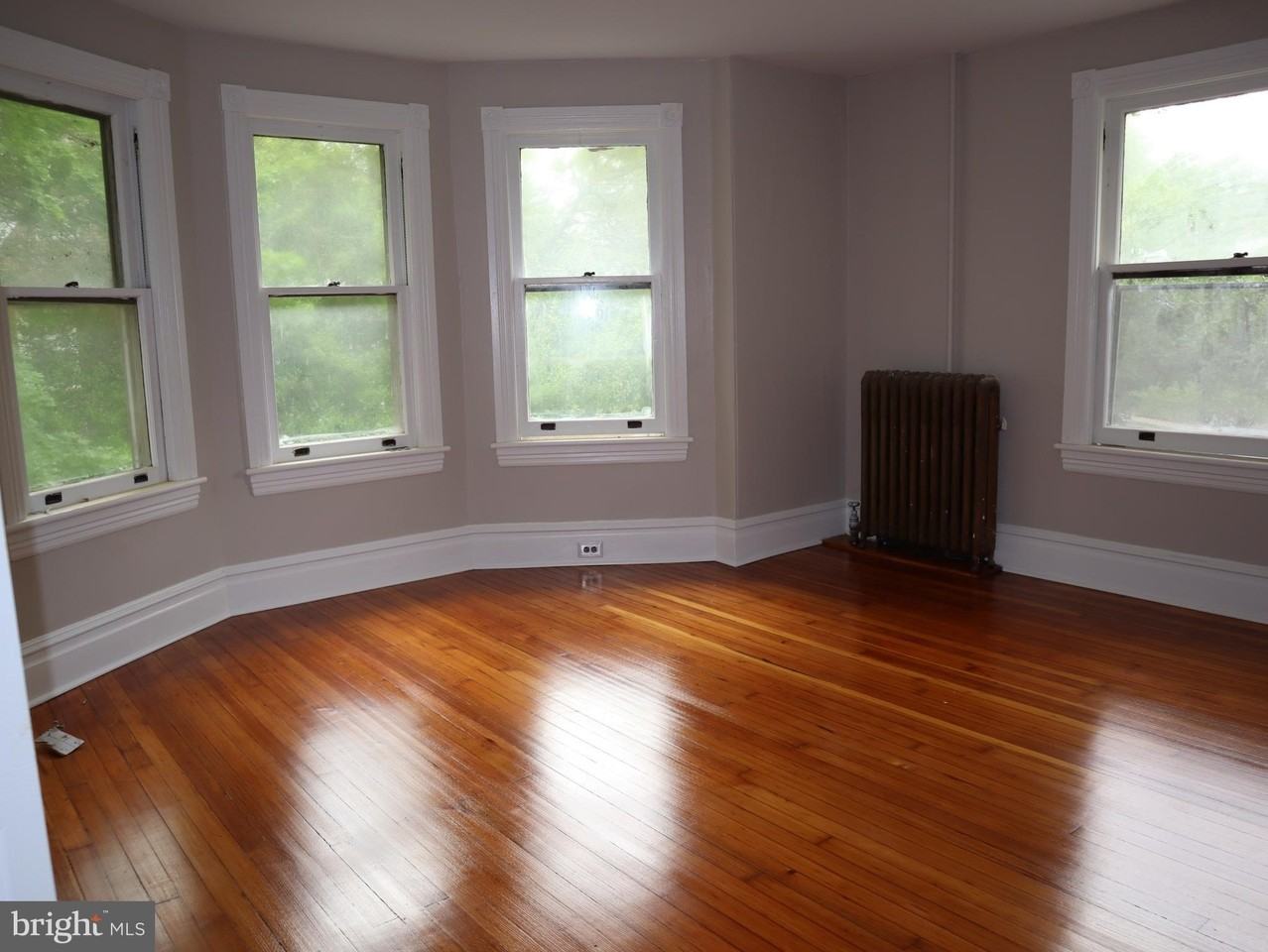 208 Linden Ave #C - Photo 6 of 10