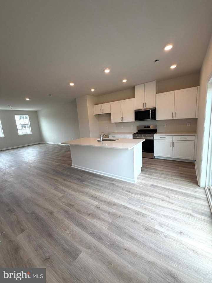 Essex Dr - Photo 2 of 12