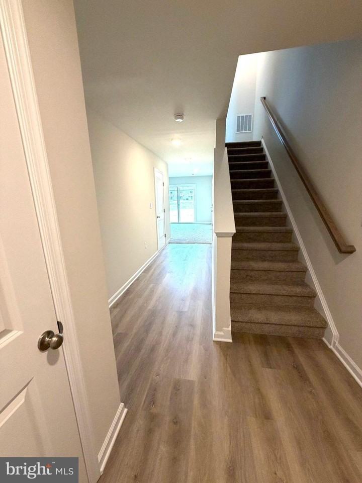 Essex Dr - Photo 4 of 12