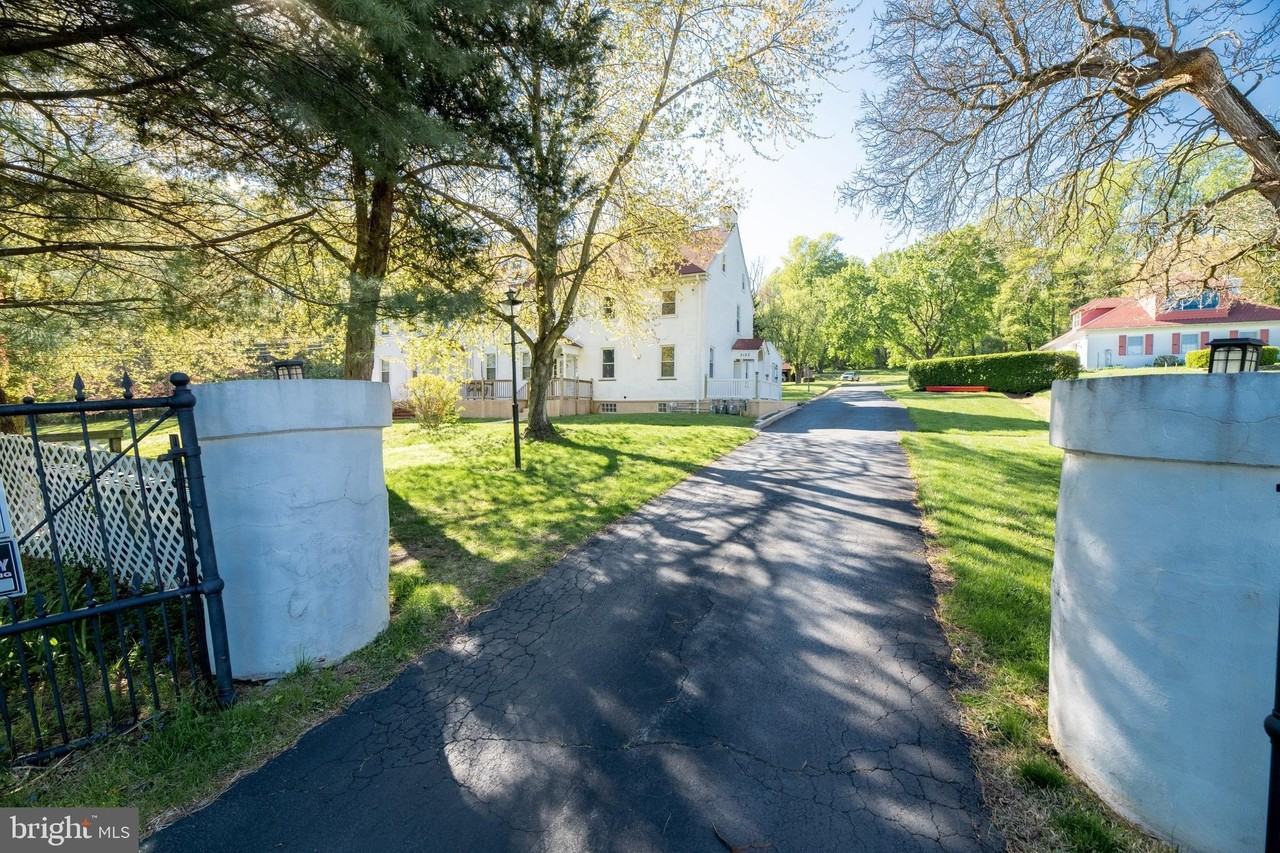 2151 Old Lincoln Hwy