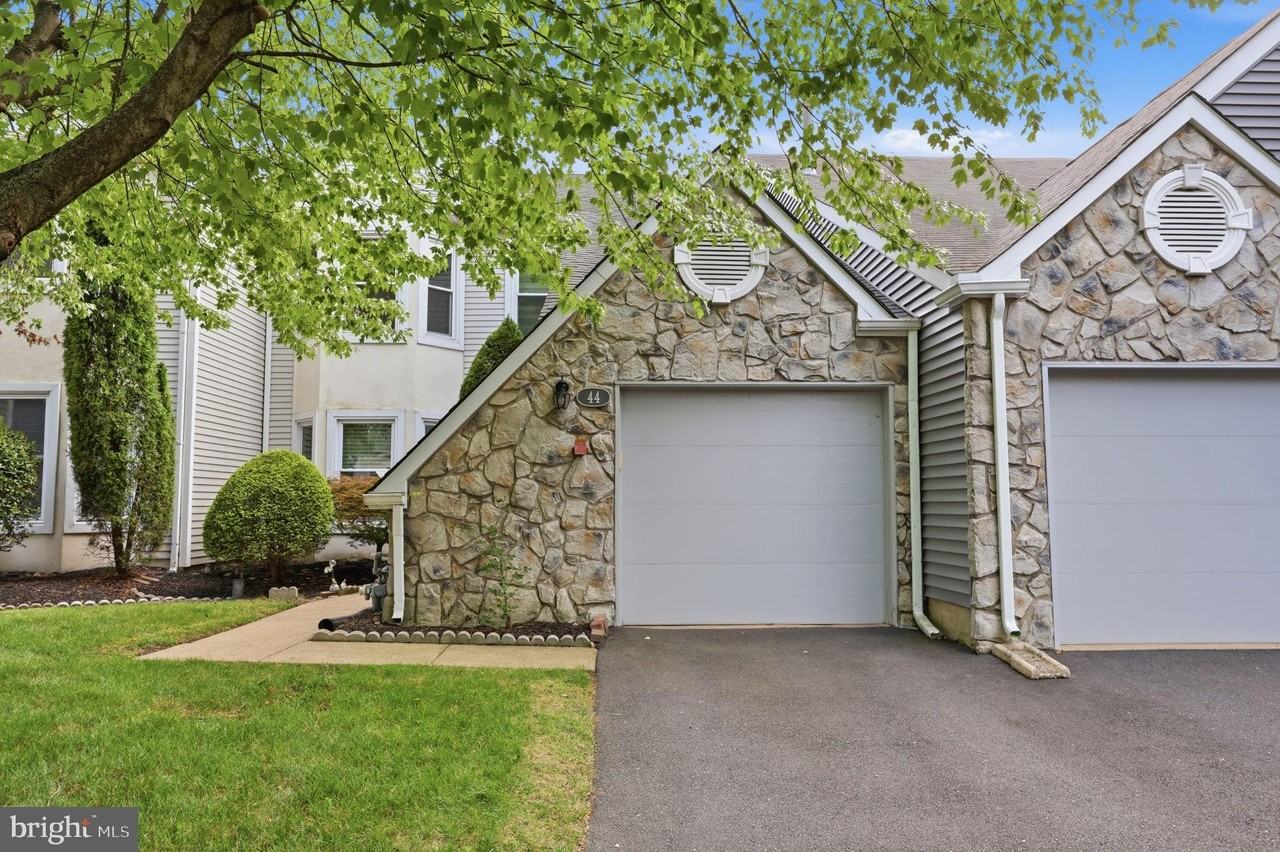 44 Gaylord Ct - Photo 3 of 42