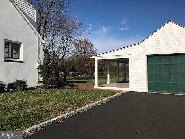 6091 Kellers Church Rd - Photo 4 of 16