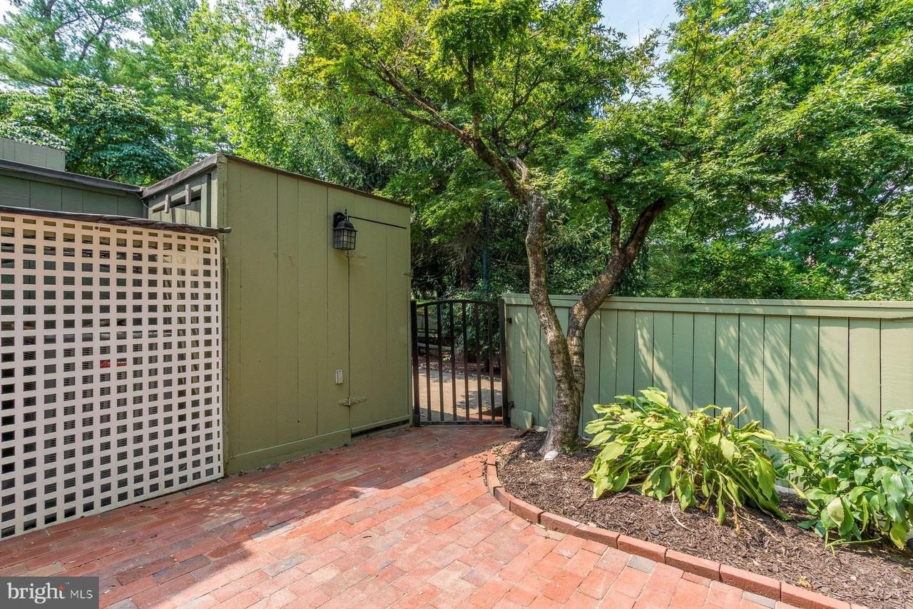 7 Belaire Way - Photo 4 of 32