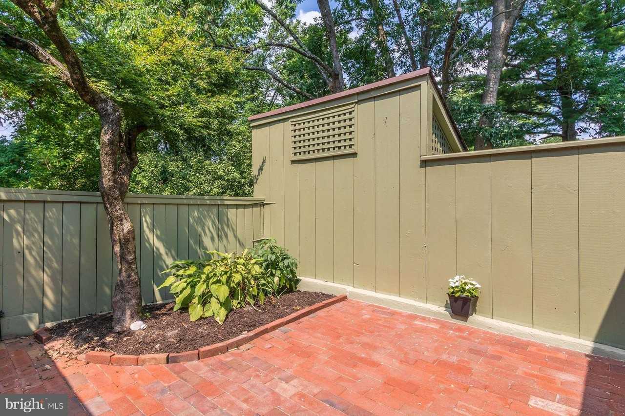 7 Belaire Way - Photo 5 of 32