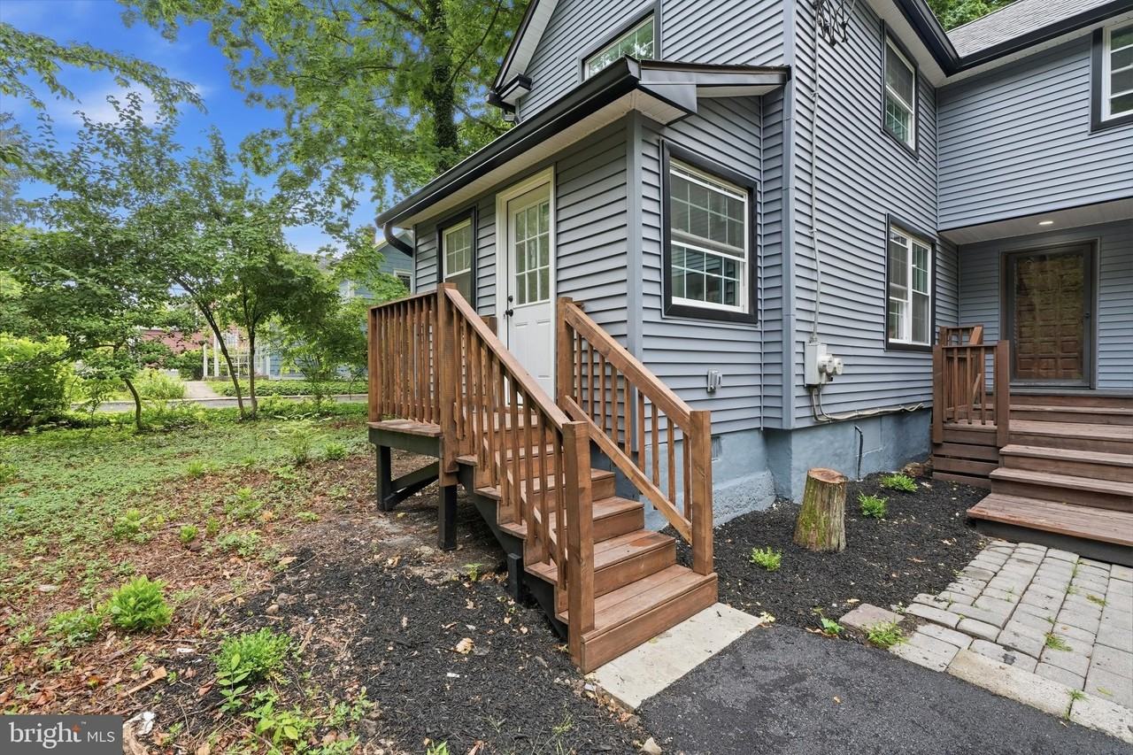 227 W Ferry Rd - Photo 4 of 42