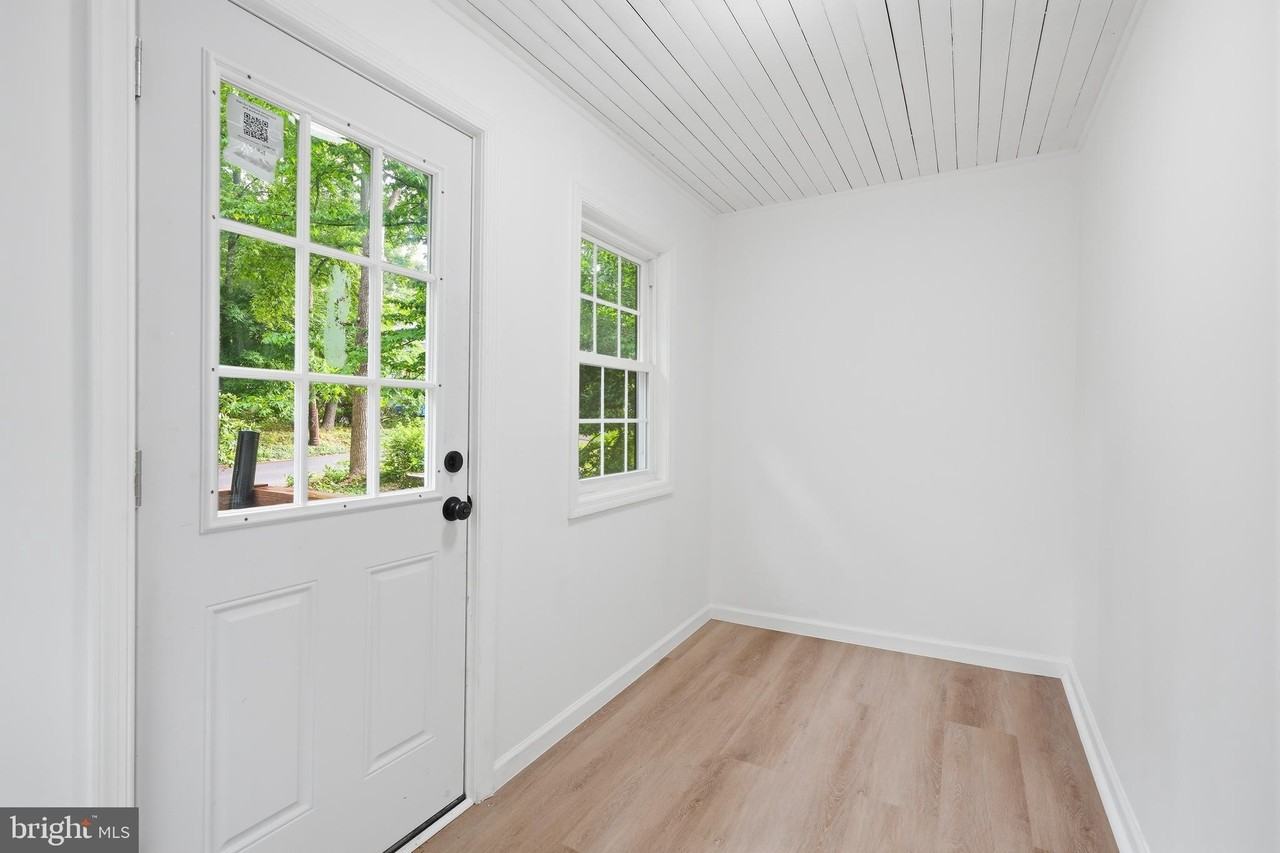 227 W Ferry Rd - Photo 5 of 42