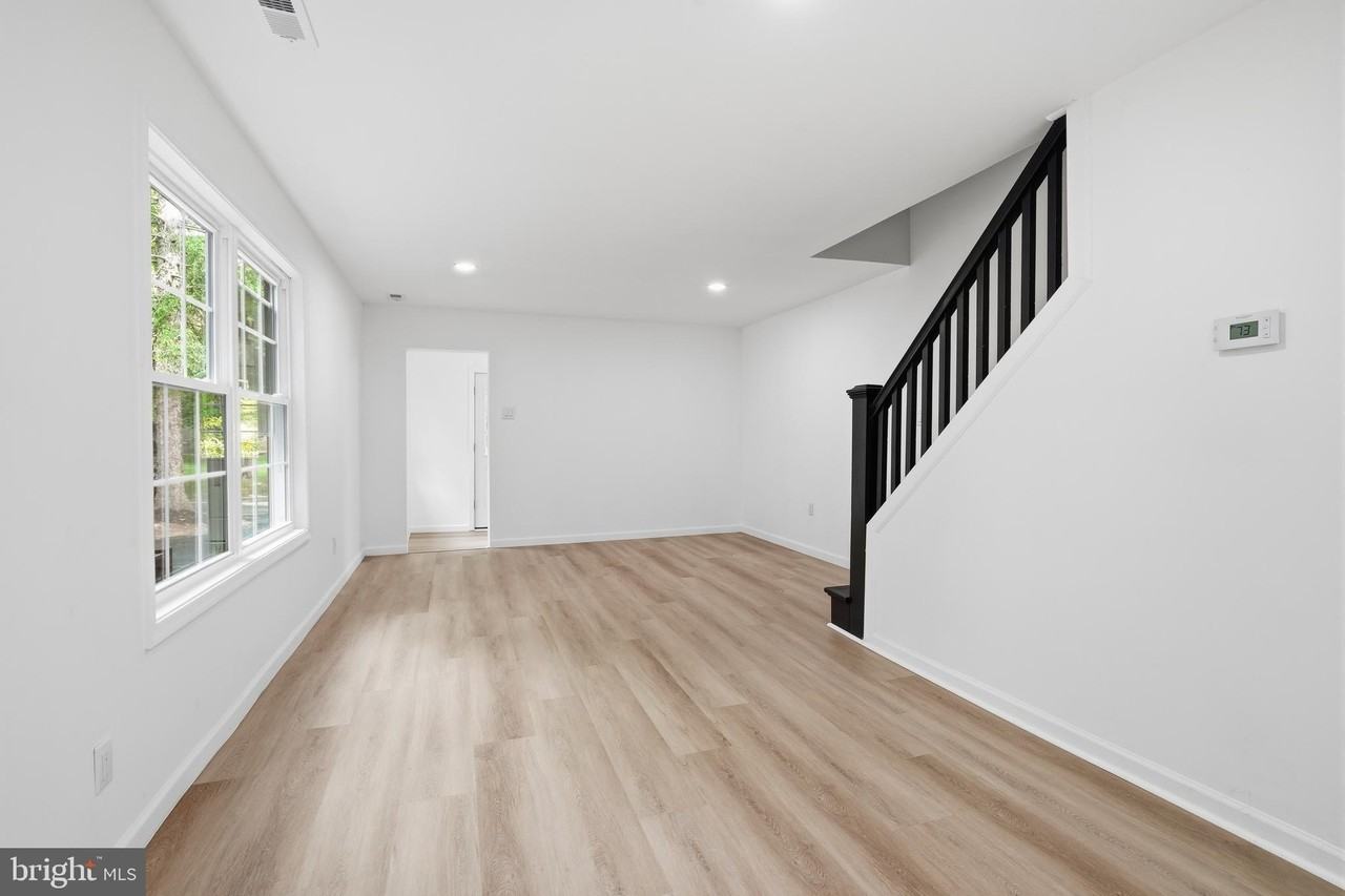 227 W Ferry Rd - Photo 7 of 42