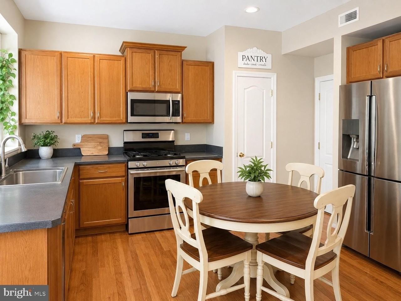 1267 Brookstone Dr - Photo 2 of 5