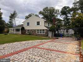 featured image of 1868 Pine Rd