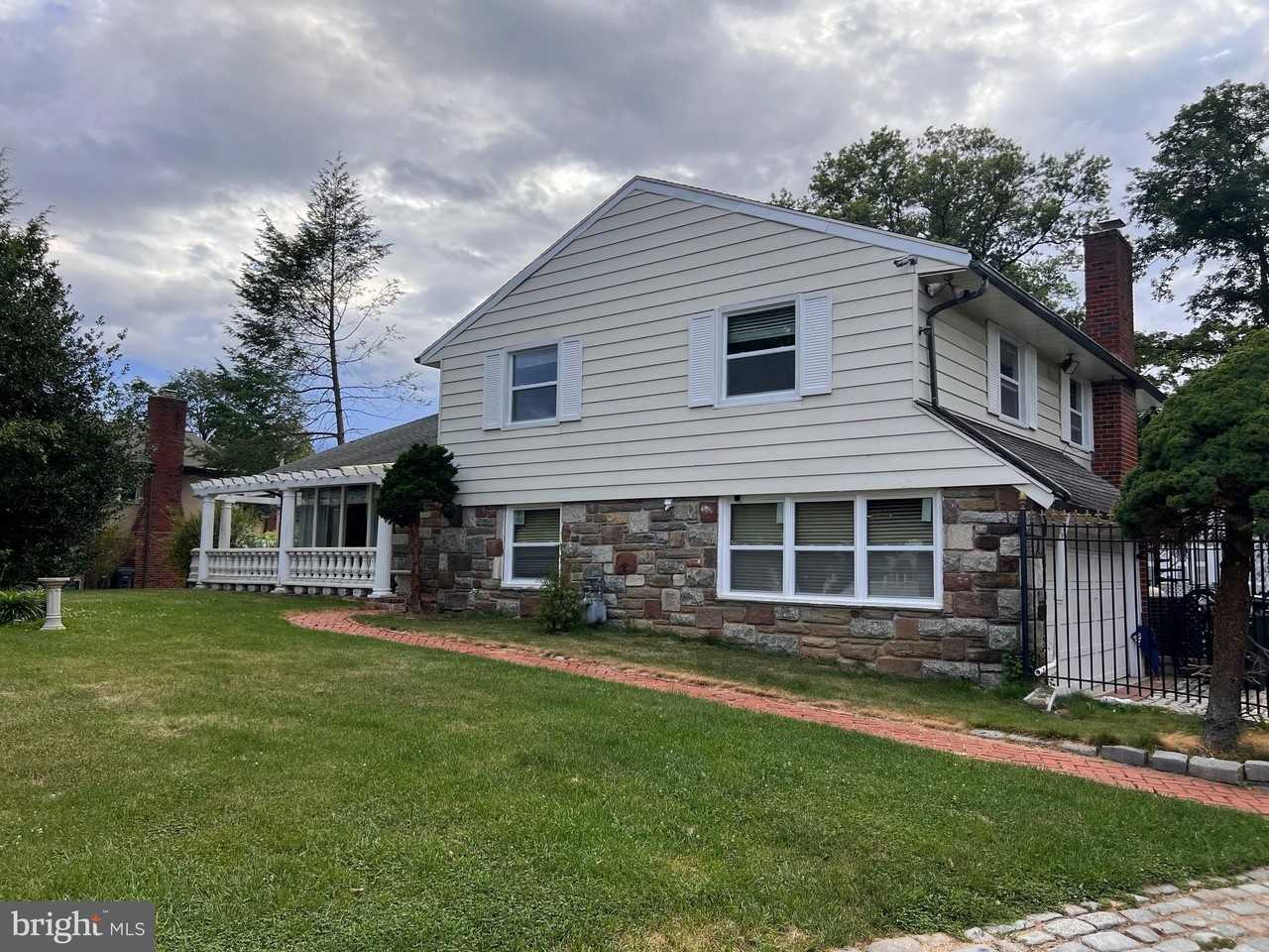1868 Pine Rd - Photo 2 of 38