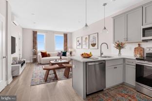 5230 Walnut St #5R - Photo 1 of 1