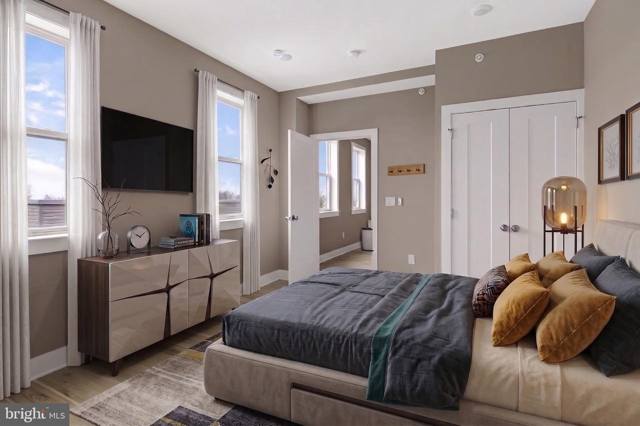 5230 Walnut St #5R - Photo 2 of 19