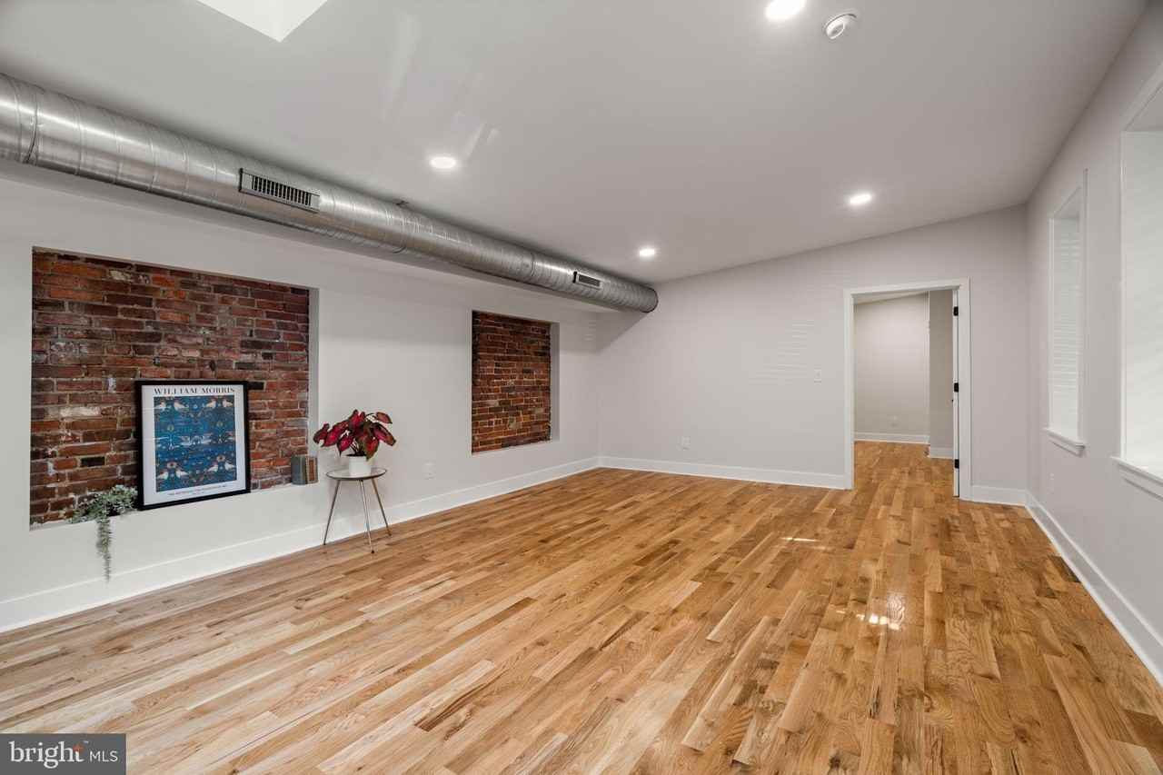 1629 E Eyre St - Photo 5 of 33