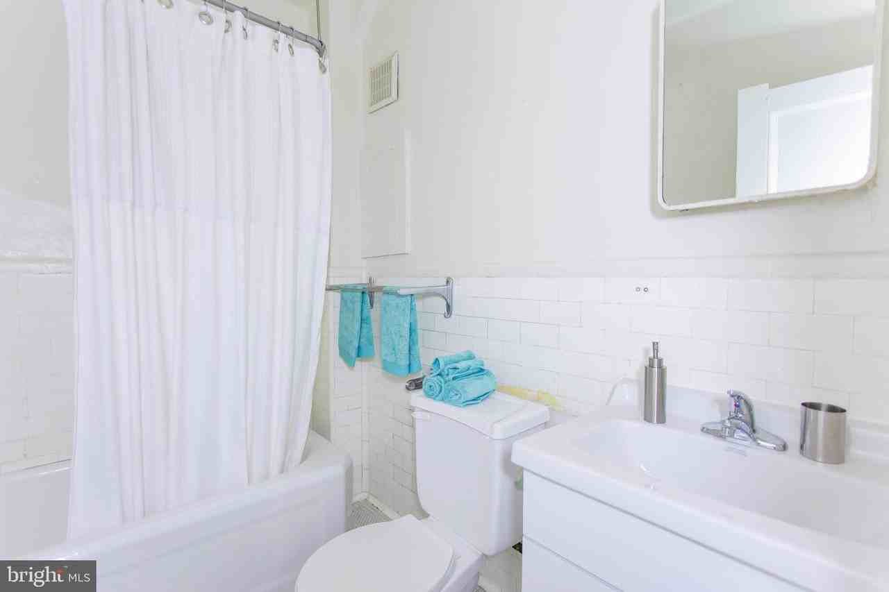 1229 Chestnut St #207 - Photo 5 of 21