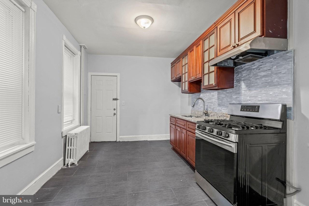 3553 Emerald St - Photo 5 of 13