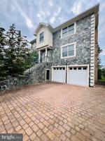 featured image of 2138 Patrick Henry Dr