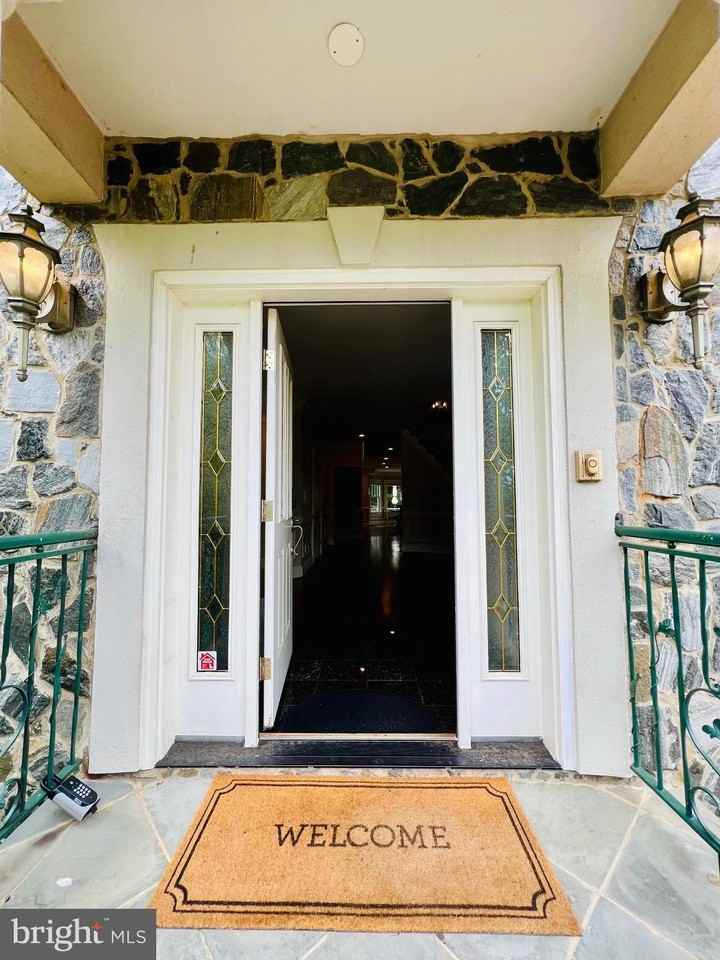 2138 Patrick Henry Dr - Photo 4 of 50