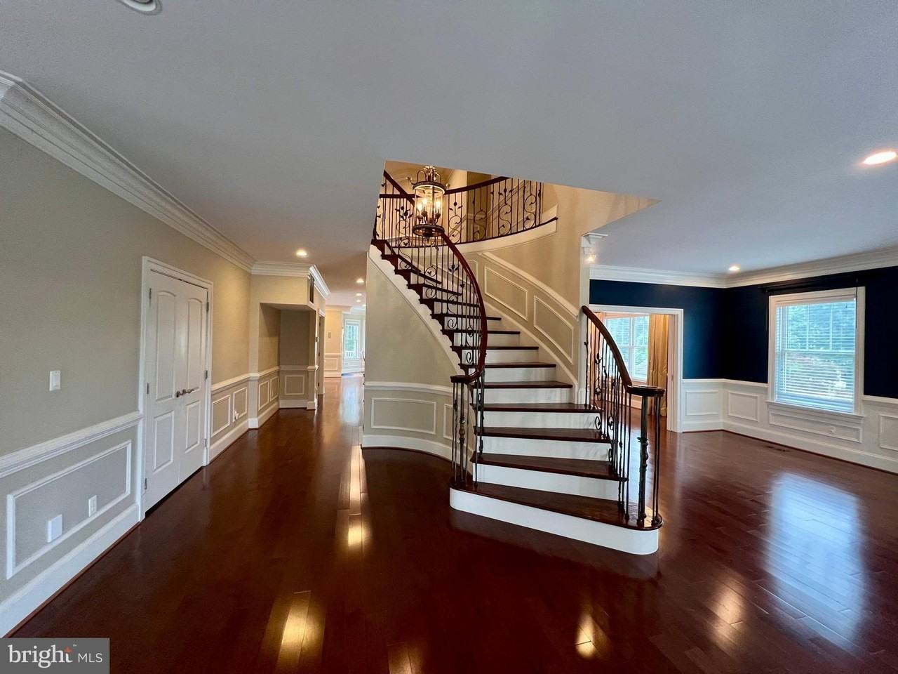 2138 Patrick Henry Dr - Photo 7 of 50