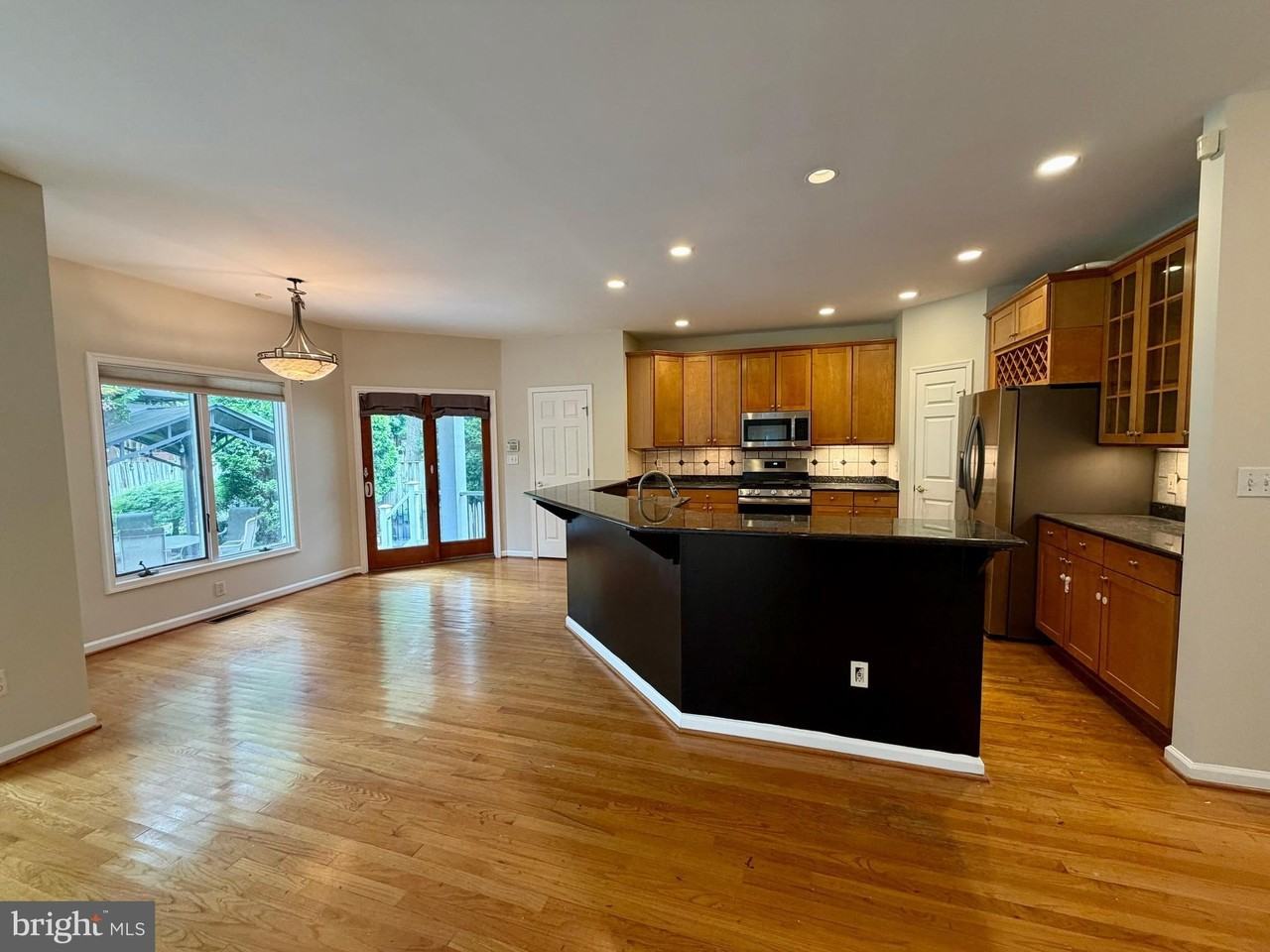 904 Lincoln Ave - Photo 3 of 15