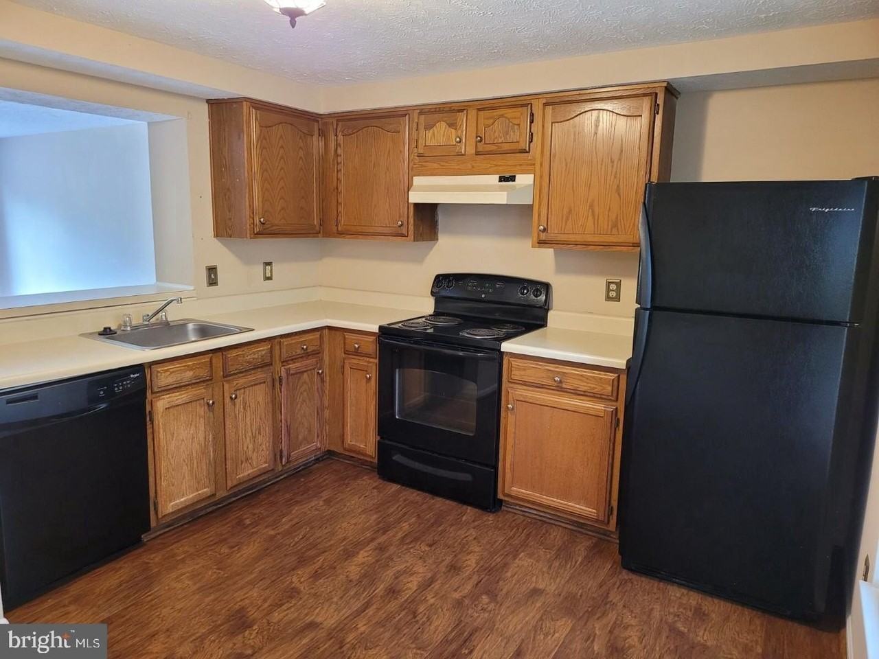 104 Township Ct - Photo 4 of 37