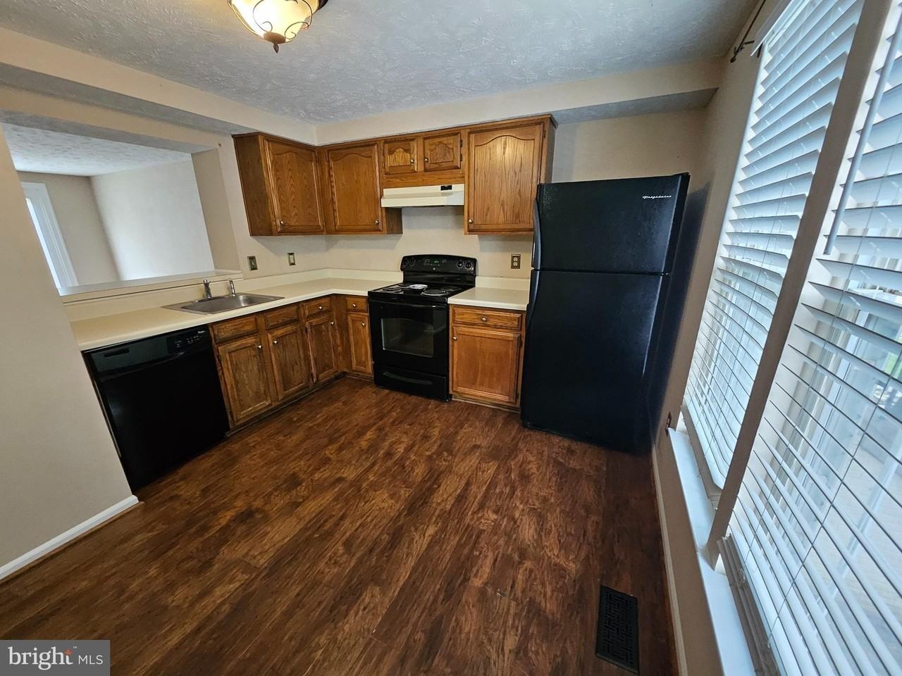 104 Township Ct - Photo 5 of 37