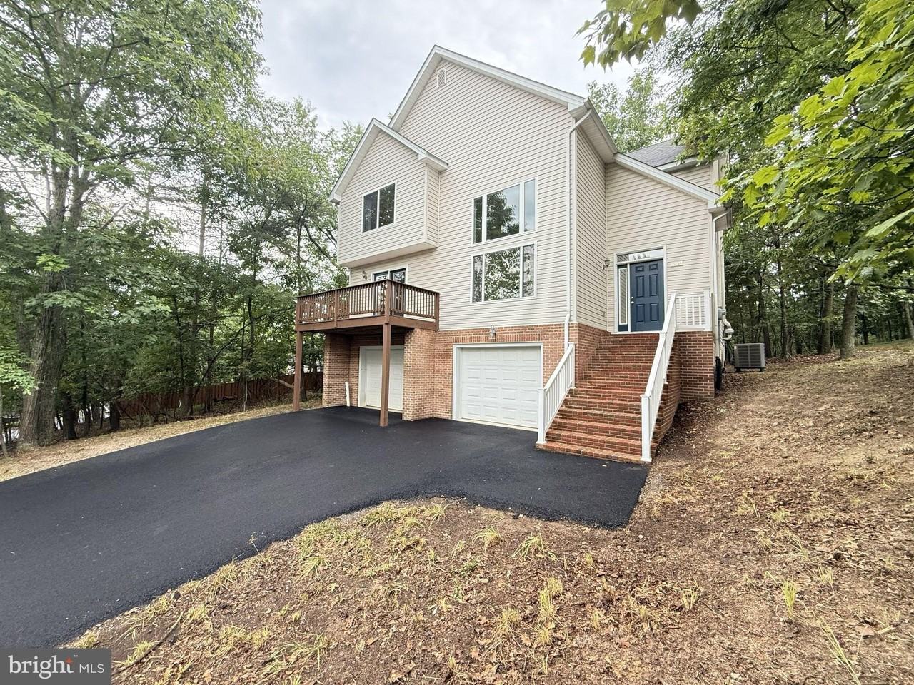 1234 Lakeview Dr - Photo 2 of 41