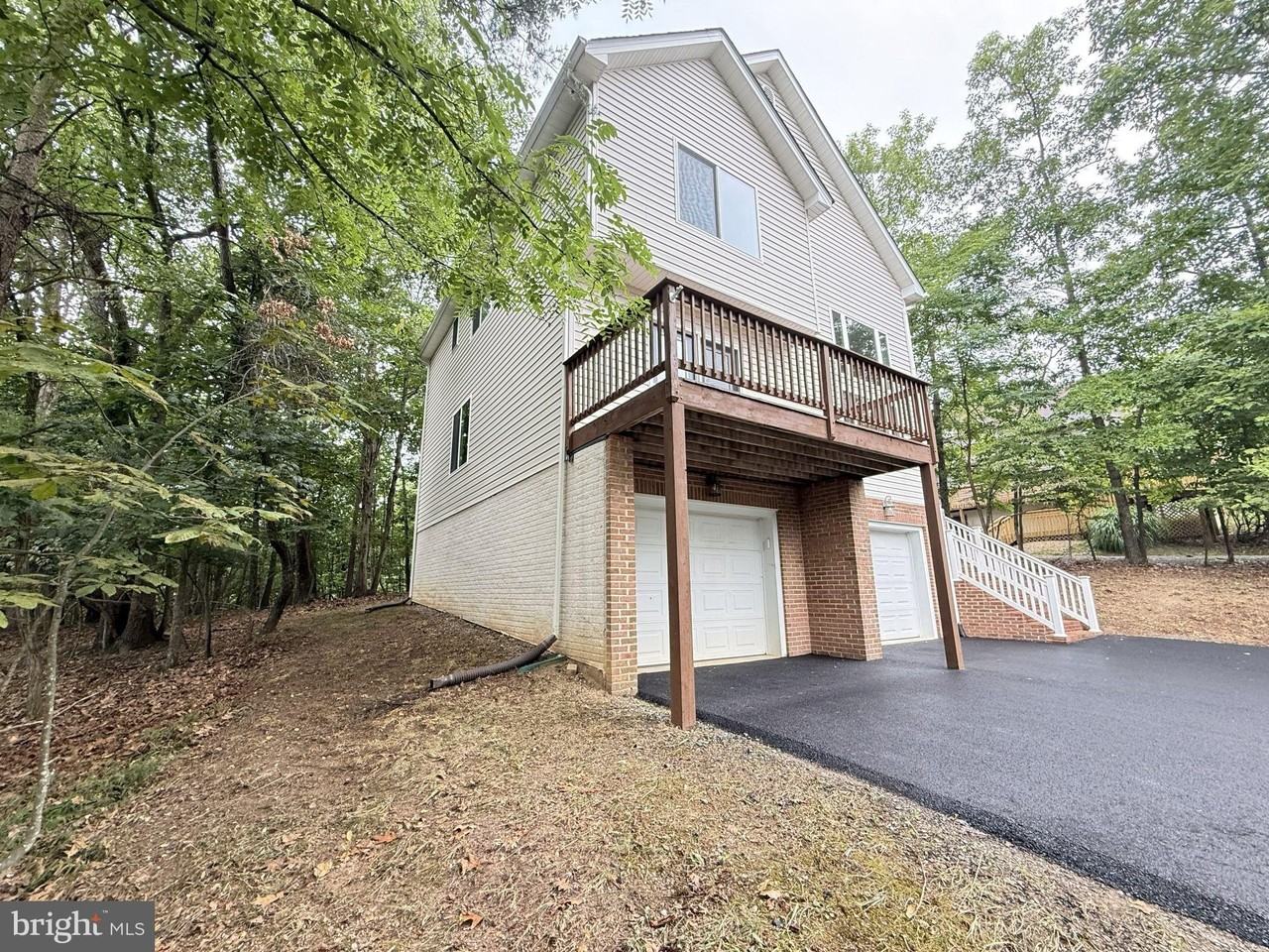 1234 Lakeview Dr - Photo 3 of 41