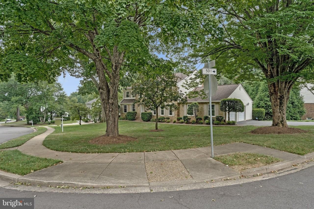 1171 Foxhound Ct - Photo 3 of 50