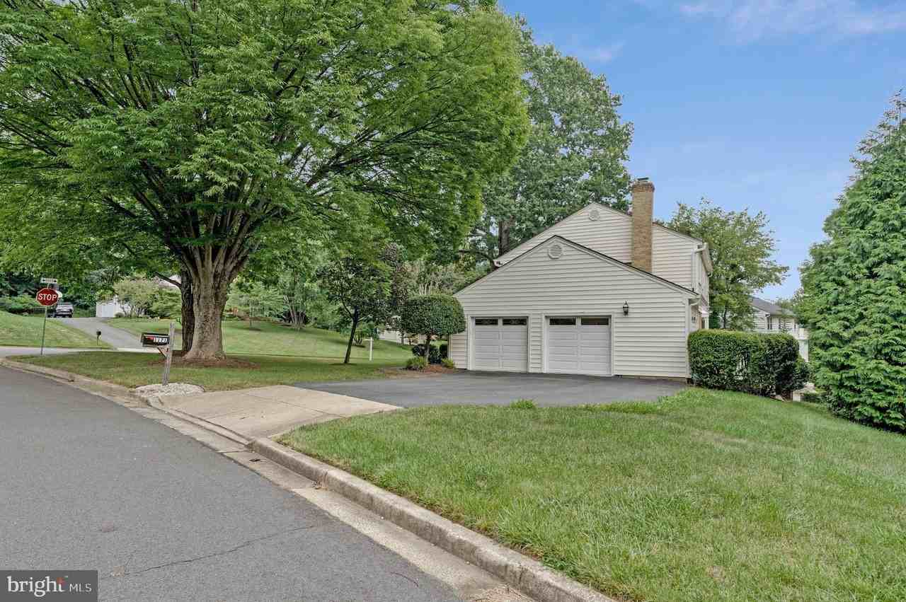 1171 Foxhound Ct - Photo 6 of 50