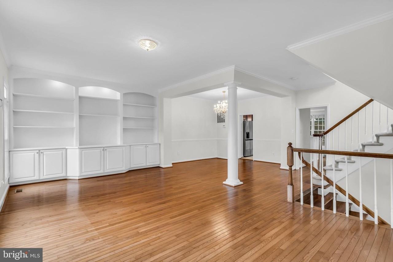 6618 Frost Lake Ln - Photo 4 of 39