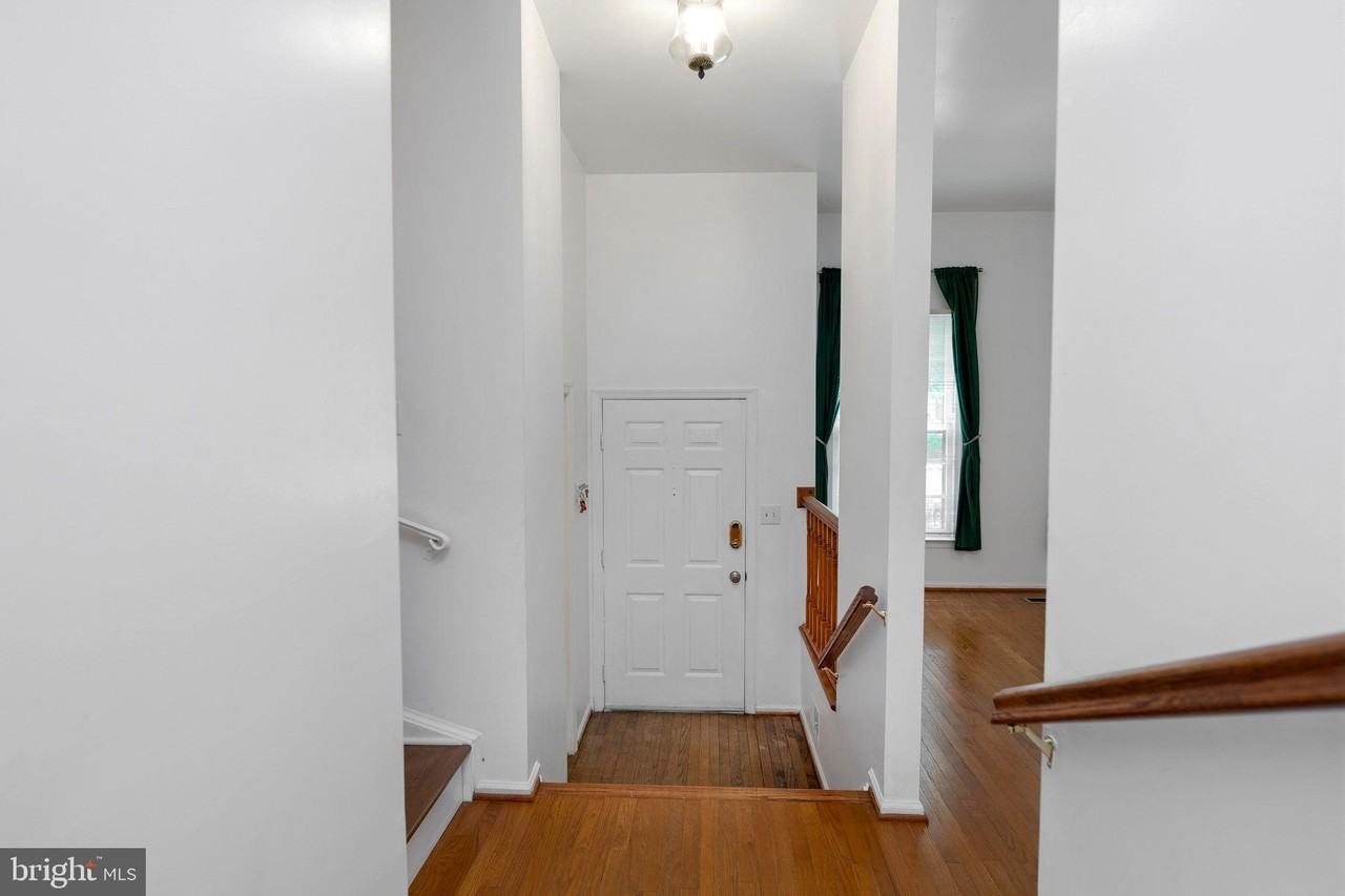 8207 Cedar Landing Ct - Photo 3 of 44