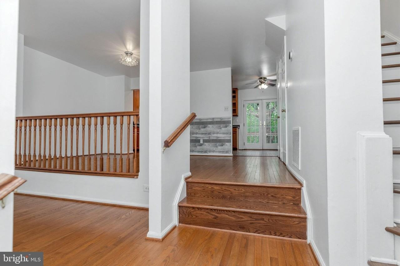 8207 Cedar Landing Ct - Photo 4 of 44