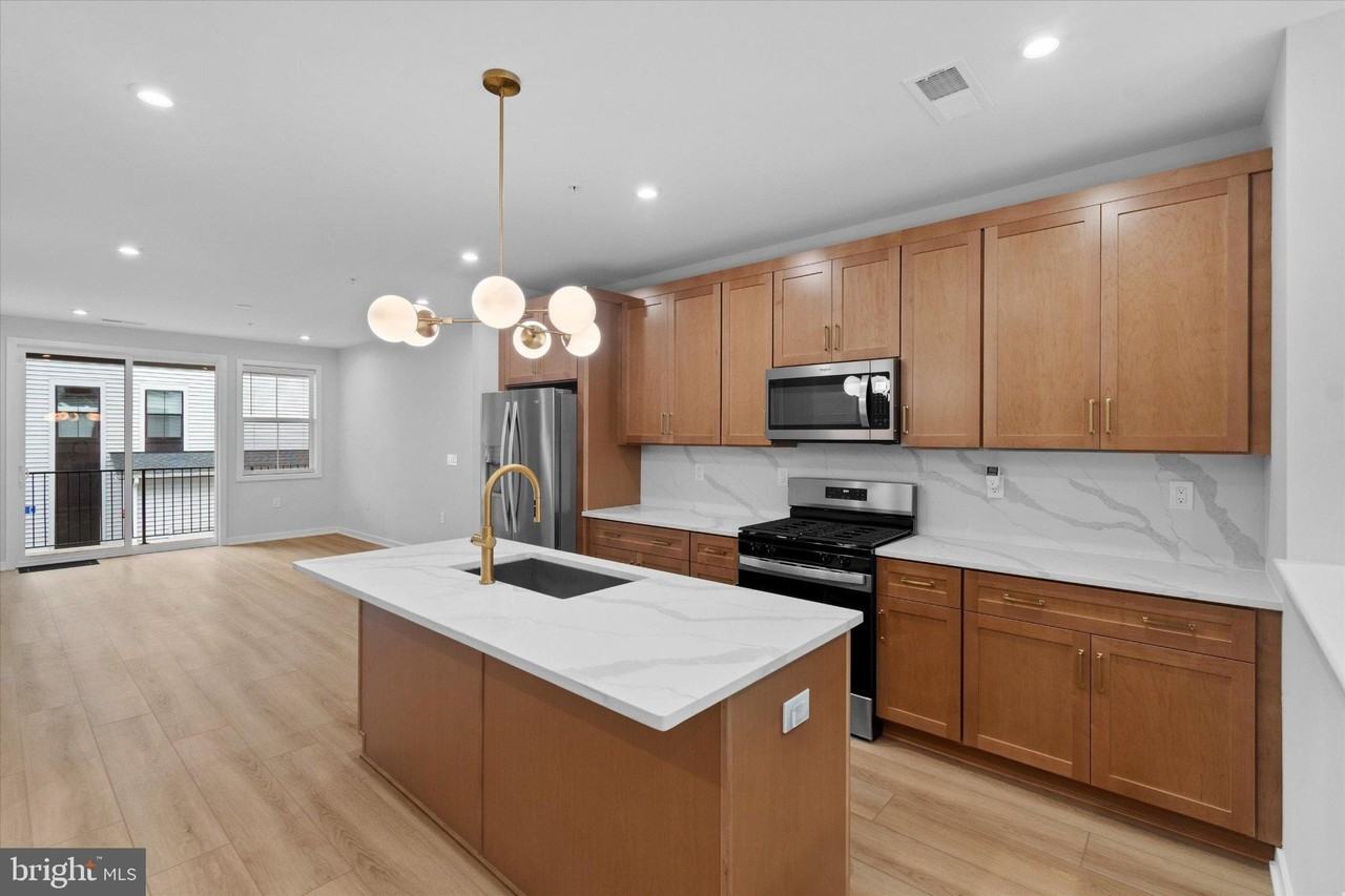 4765 Sully Point Ln #408 - Photo 4 of 34
