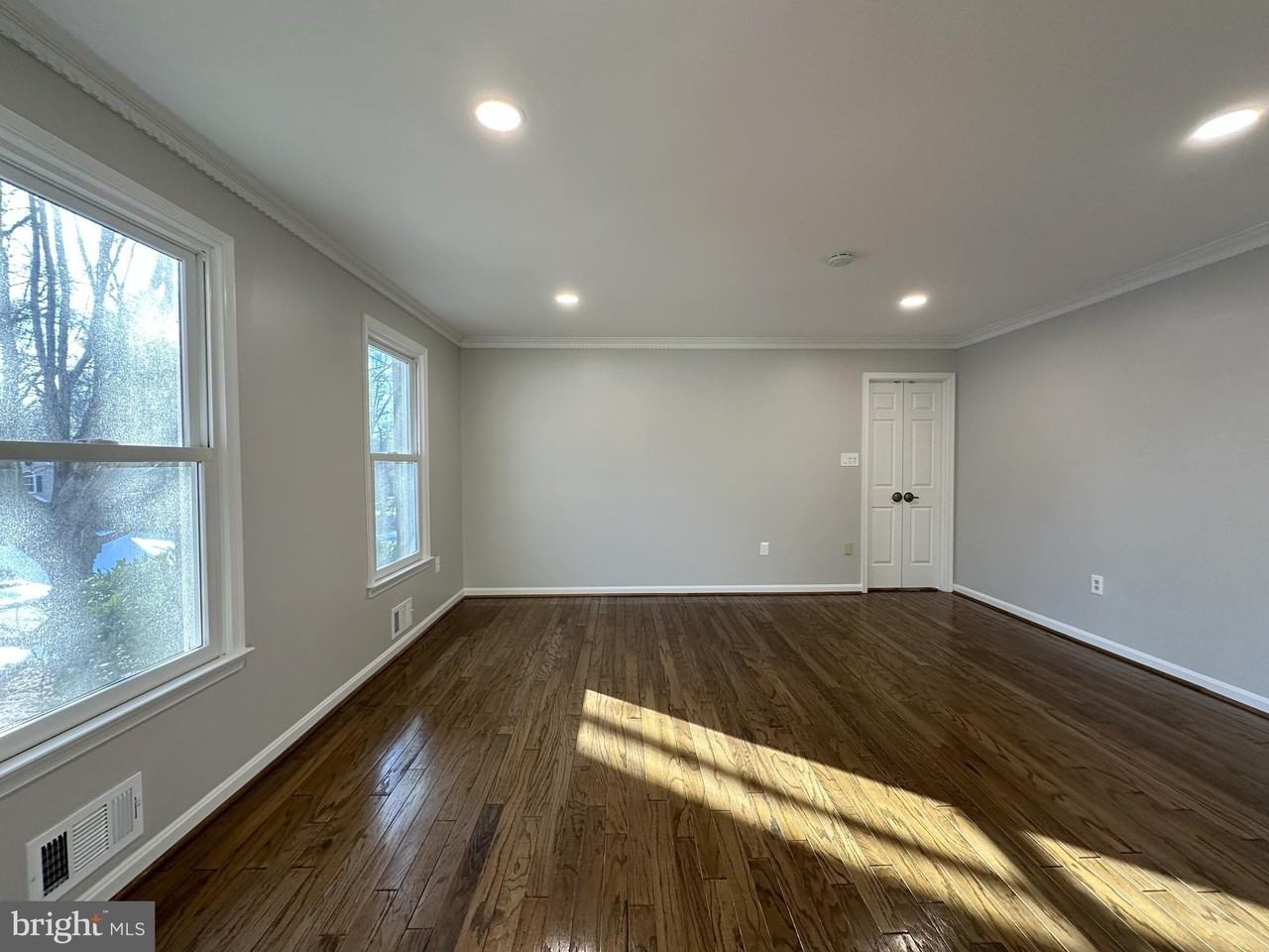 11560 Holly Briar Ln - Photo 4 of 50