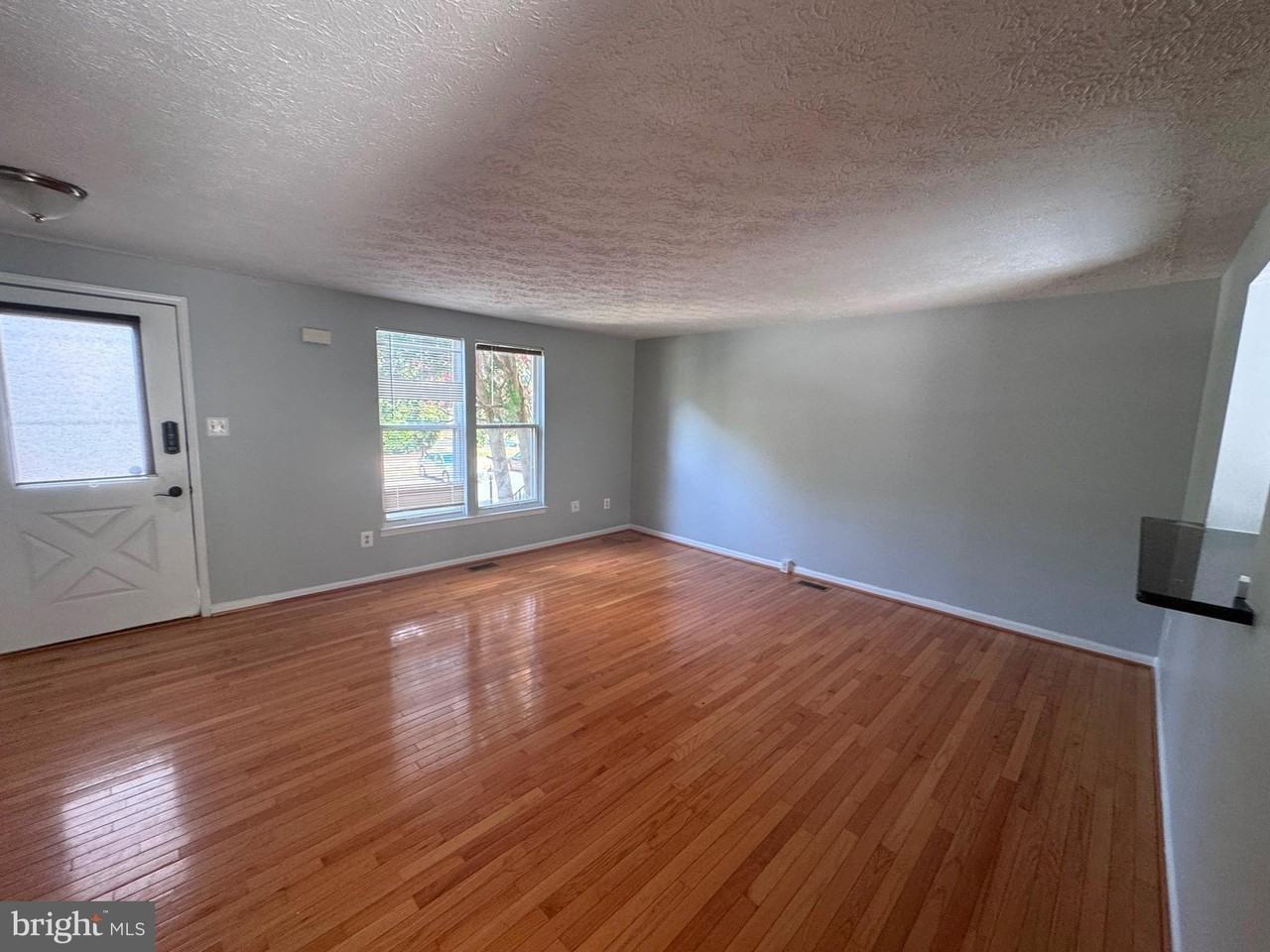 1727 Sundance Dr - Photo 3 of 10
